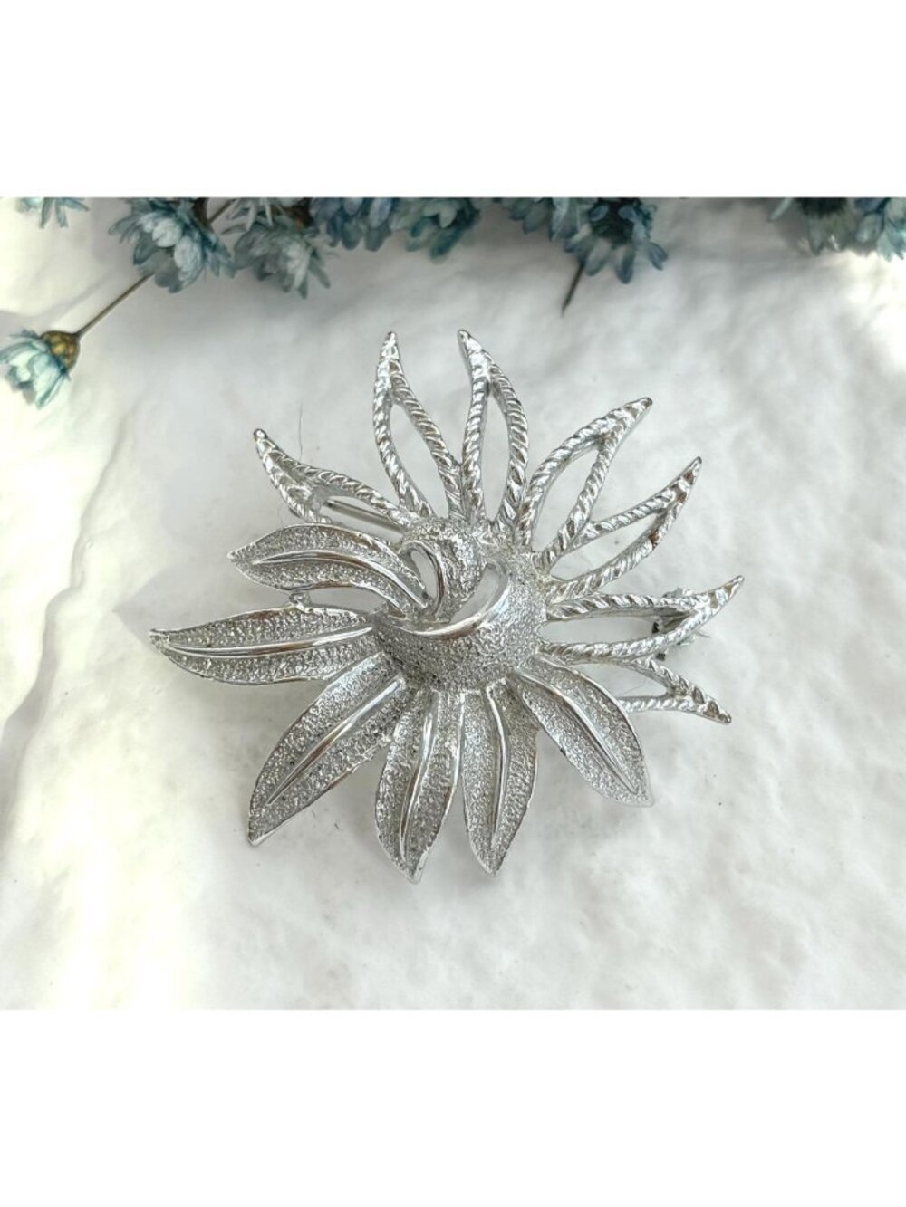 Designer Signed Silver Toned Filigree Floral Starburst Vintage Brooch | Pin